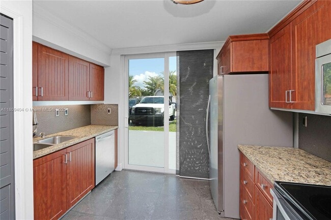 12340 SW 20th Terrace in Miami, FL - Building Photo - Building Photo