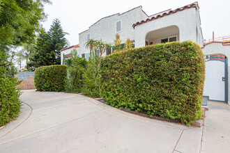 1828 S Curson Ave in Los Angeles, CA - Building Photo - Building Photo