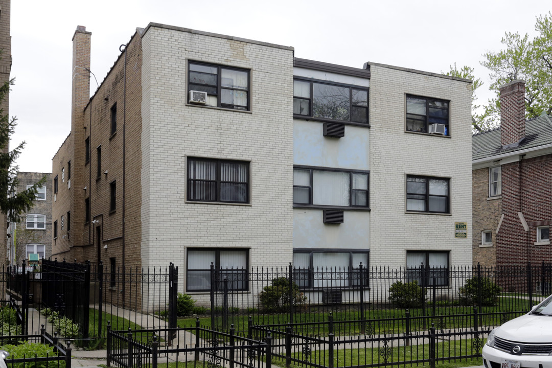 2151 W Arthur Ave in Chicago, IL - Building Photo