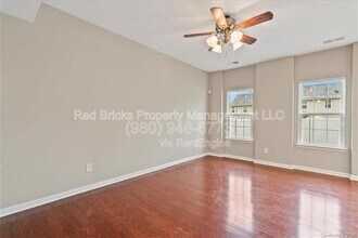 2420 Silverthorn Dr in Charlotte, NC - Building Photo - Building Photo