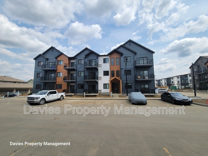 9219-9228 228 St NW in Edmonton, AB - Building Photo