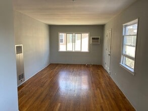 4419 Colfax Ave, Unit 307 in Los Angeles, CA - Building Photo - Building Photo