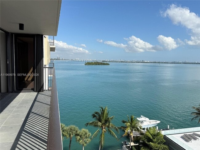 801 N Venetian Dr in Miami Beach, FL - Foto de edificio - Building Photo