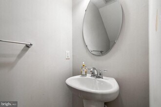 2593 Eastbourne Dr in Leesylvania, VA - Building Photo - Building Photo