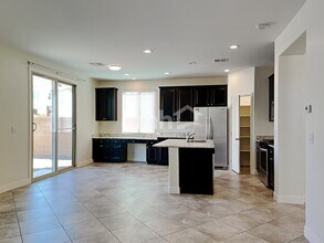 7656 Mallard Bay Ave in Las Vegas, NV - Foto de edificio - Building Photo