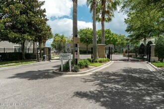 7063 Deer Lodge Cir in Jacksonville, FL - Building Photo - Building Photo