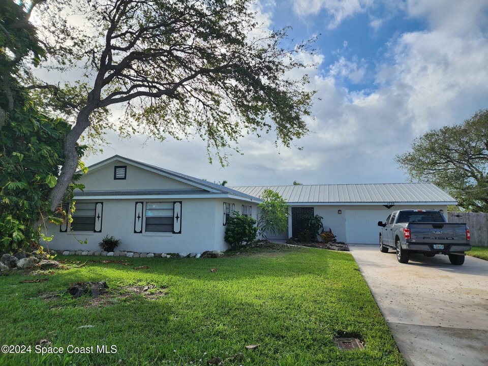 1735 E Central Ave in Merritt Island, FL - Building Photo