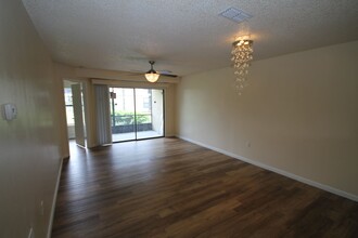 3012 S Semoran Blvd in Orlando, FL - Building Photo - Building Photo