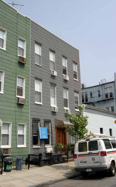 75 Engert Ave in Brooklyn, NY - Building Photo