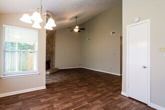 15238 Bedford Glen Dr in Channelview, TX - Foto de edificio - Building Photo