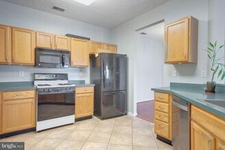 2400 Chestnut Terrace Ct in Odenton, MD - Building Photo - Building Photo