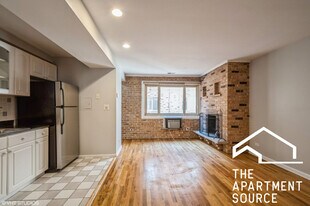 665 W Melrose St, Unit E in Chicago, IL - Building Photo