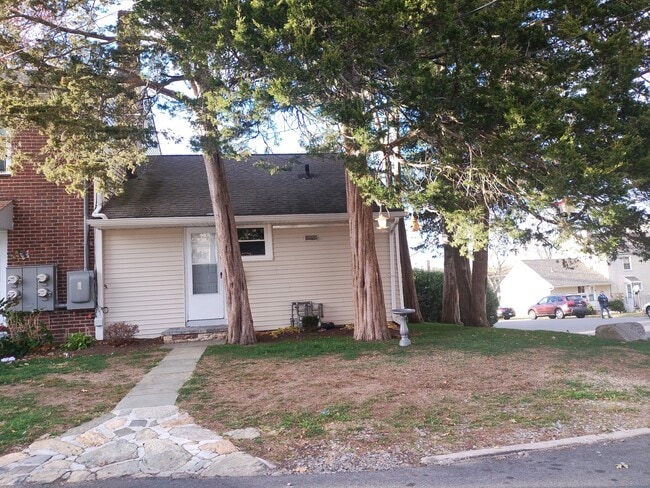 48 Dupont Pl in Bridgeport, CT - Building Photo - Building Photo