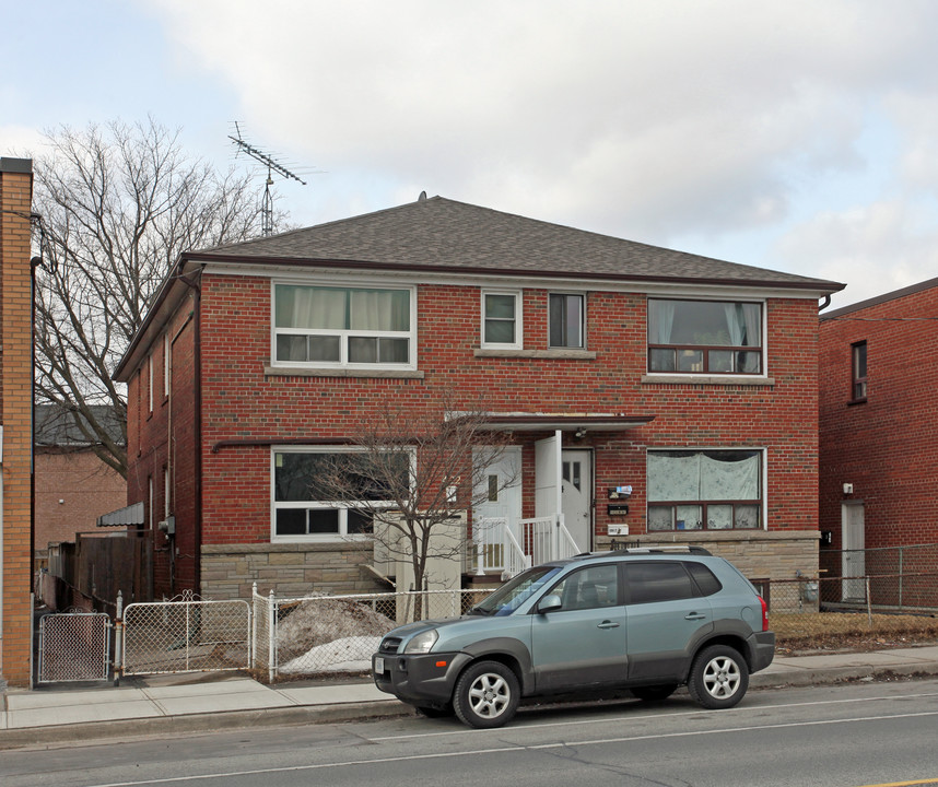 422 Royal York Rd in Toronto, ON - Building Photo