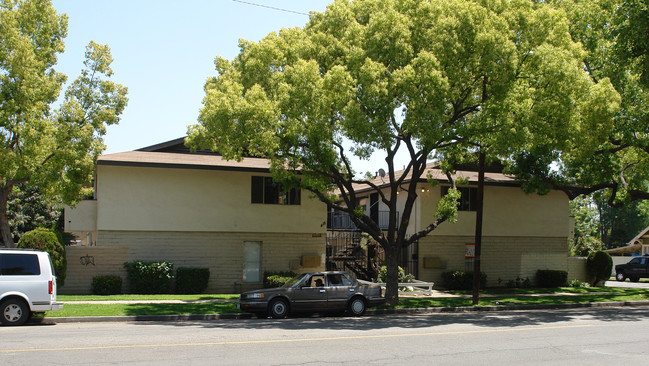 415-421 Orange Ave in Santa Ana, CA - Building Photo - Building Photo