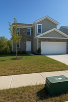 2202 Pine Valley Dr in Hamilton, OH - Building Photo