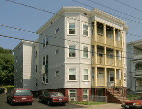 135-137 Lawton Ave in Lynn, MA - Foto de edificio - Building Photo