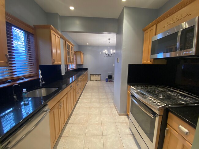 64 Glenwood Rd, Unit 2 in Somerville, MA - Building Photo - Building Photo