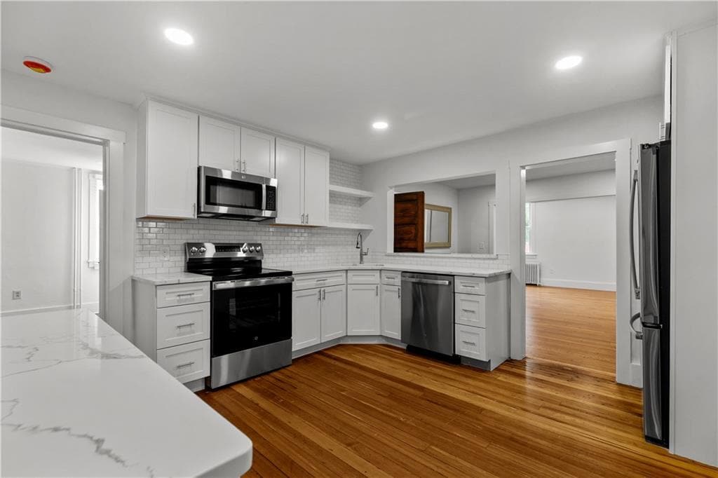 41 Freeborn St in Newport, RI - Building Photo