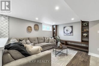 52 Ivorwood Crescent in Toronto, ON - Building Photo - Building Photo