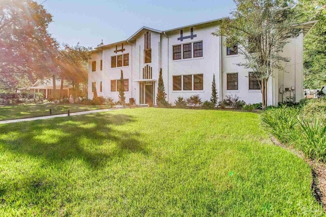 1515 E Lakeview Ave in Pensacola, FL - Foto de edificio - Building Photo
