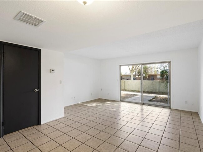 122 S Hardy Dr, Unit 6 in Tempe, AZ - Building Photo - Building Photo