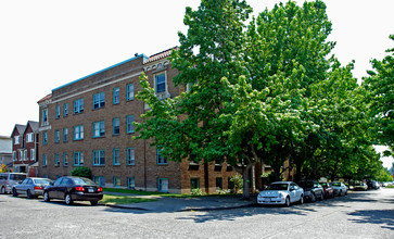 Lauren May Apartments in Seattle, WA - Building Photo - Building Photo