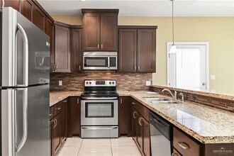 1205 Bodark Dr in Edinburg, TX - Building Photo - Building Photo