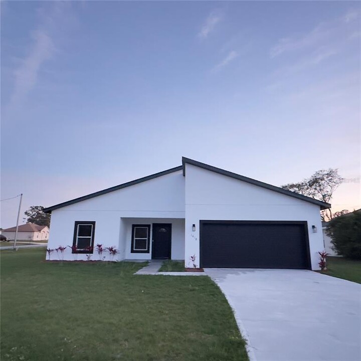 1618 Redfin Dr in Poinciana, FL - Foto de edificio