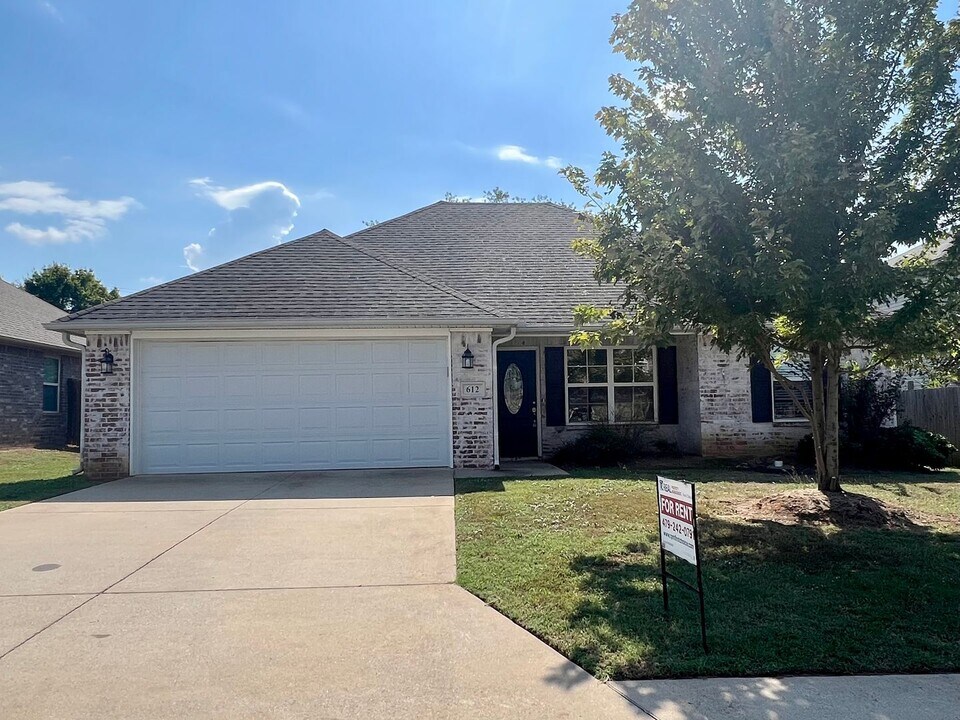 612 Ridge Point Dr in Fort Smith, AR - Building Photo