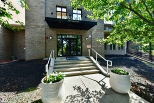 8555 One W Dr in Indianapolis, IN - Building Photo