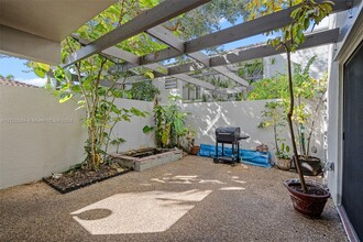 4732 SW 67th Ave in Miami, FL - Building Photo - Building Photo