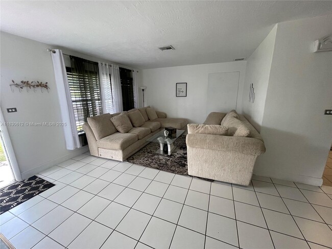 4641 SW 104th Ct in Miami, FL - Building Photo - Building Photo