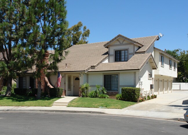 4891 Vista Dr in Huntington Beach, CA - Building Photo - Building Photo