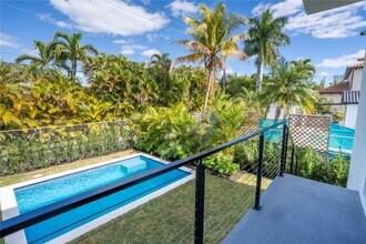 913 Washington St in Hollywood, FL - Foto de edificio - Building Photo
