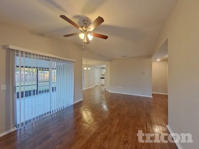 1416 Thistledown Dr in Brandon, FL - Foto de edificio - Building Photo