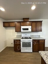 2133 W Lark Ave in Visalia, CA - Building Photo - Building Photo