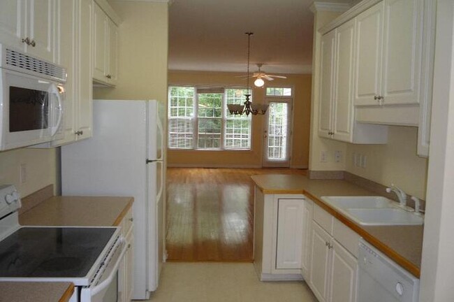 16 Scottish Ln in Durham, NC - Building Photo - Building Photo