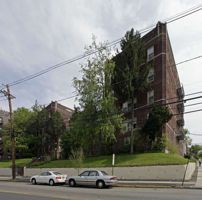 210 Franklin St in Bloomfield, NJ - Building Photo - Building Photo