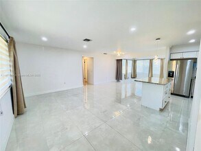 8520 NW 15th St in Pembroke Pines, FL - Building Photo - Building Photo