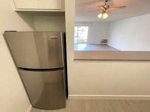 7425 S Sepulveda Blvd in Los Angeles, CA - Building Photo - Building Photo