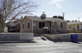 560 W Fredricks St in Barstow, CA - Building Photo - Building Photo