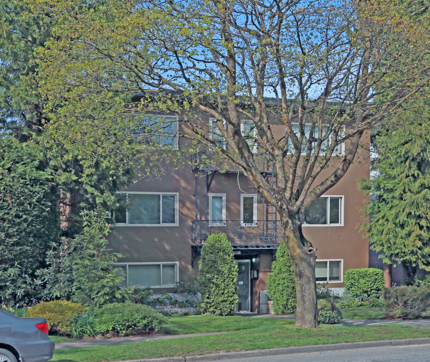 1675 W 12th Ave in Vancouver, BC - Building Photo