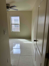 1909 Kelly St, Unit E in Harlingen, TX - Foto de edificio - Building Photo