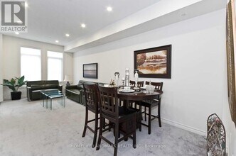 5 Eaton Park Ln in Toronto, ON - Building Photo - Building Photo