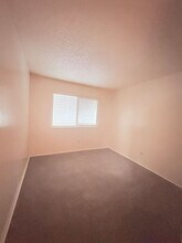 904 Dornajo Way in Sacramento, CA - Foto de edificio - Building Photo