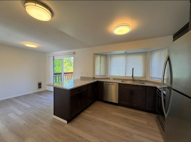 property at 12821-12821 Waller Rd E