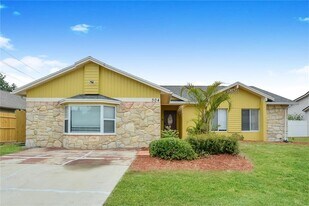 304 Sir Lawrence Dr in Sanford, FL - Building Photo