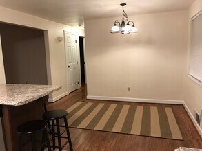 563 Hickory Dr in Greensburg, PA - Building Photo - Building Photo