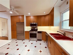 49 Hommocks Rd in Larchmont, NY - Building Photo - Building Photo